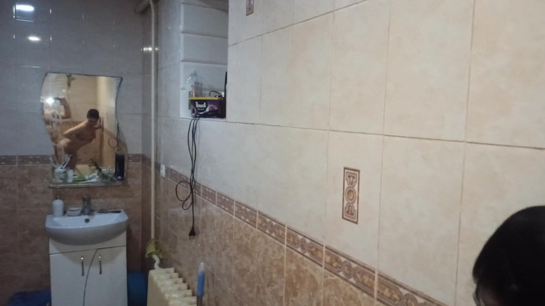 DirtyLubov: Секс в ванной с оральными сексами