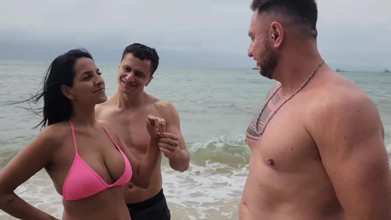 Kel Abate: Jag träffade två heta killar på stranden och jag var...