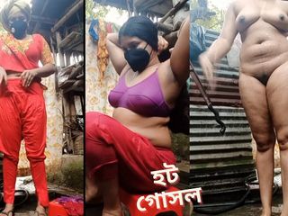 Modern Beauty: Bangladeşli ateşli köylü kadın banyoda. Desi çarpıcı yengenin çıplak duşu.
