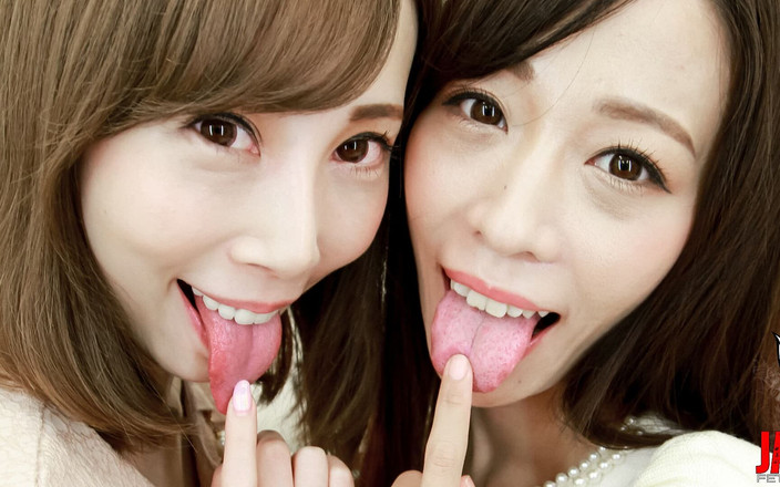 Japan Fetish Fusion: L'invito di aya e yuri: un giocoso bacio lesbico