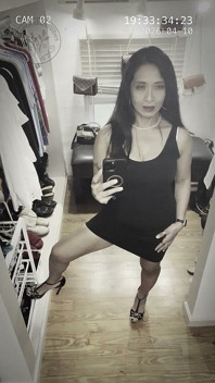 Caméra dans les vestiaires : la petite robe noire