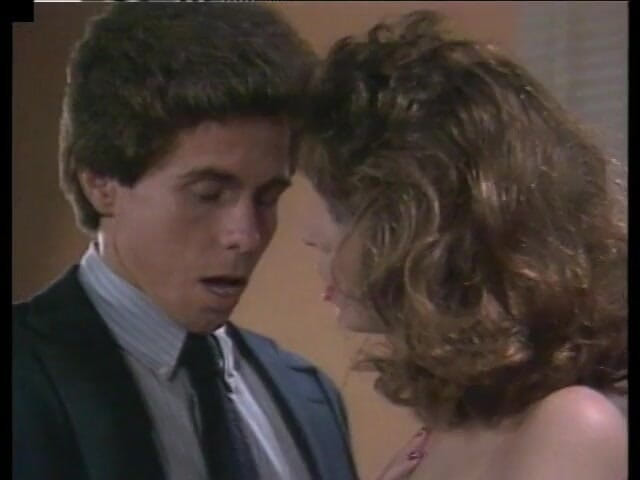 Old Good Porn: Memek retro brunette disetubuhi &amp; Muncrat sementara memek pirang disetubuhi &amp; Dicrot...