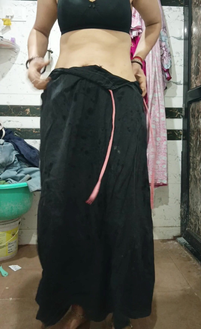 Priyahot77: Priya bhabi mostra il suo nuovo corpo