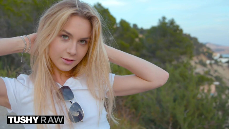Tushyraw: TUSHYRAW - Loira universitária é oleada e escancarada