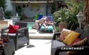 Crunch Boy: Futută de heterosexualul Guillaume Wayne în piscină.