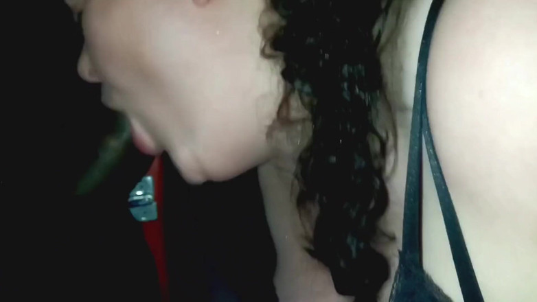Real homemade BBW BBC porn: YoungEnglishbbw grote zwarte lul Nata4sex pijpbeurt buitenshuis