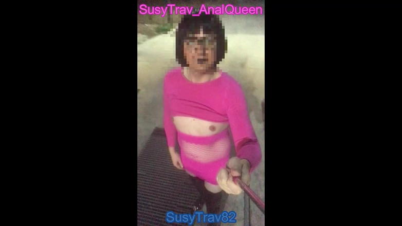 SusyTrav_AnalQueen: pubblica all'aperto con un vestitino rosa sexy