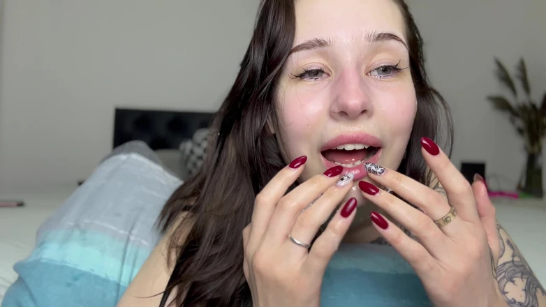 HannahKim: Nechám se ošukat do pusy a zasadit až po krk,...