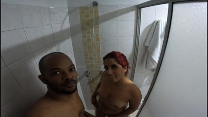 Jhodez1: 吃晚饭回家，我们使用裸露的肥皂手洗澡，睡前似乎肮脏的婊子抚摸我的鸡巴 - jhodez1