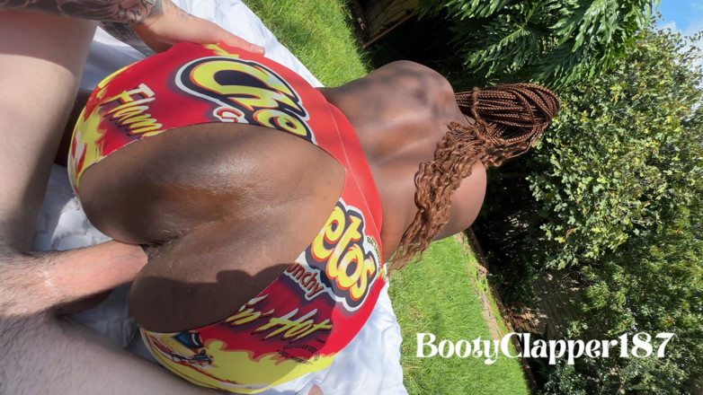 BootyClapper187: Came Outside for a Quick Creampie