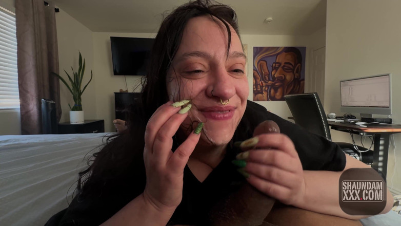 Shaundam: Pixxxie à gros nichons suce une grosse bite noire le matin