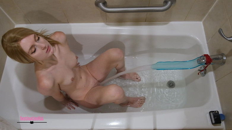 Destination Kat: Masturbace ve vaně