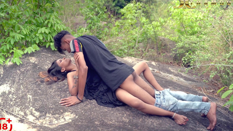 Xtramood: Video rekaman seks hardcore pasangan hot india di hutan