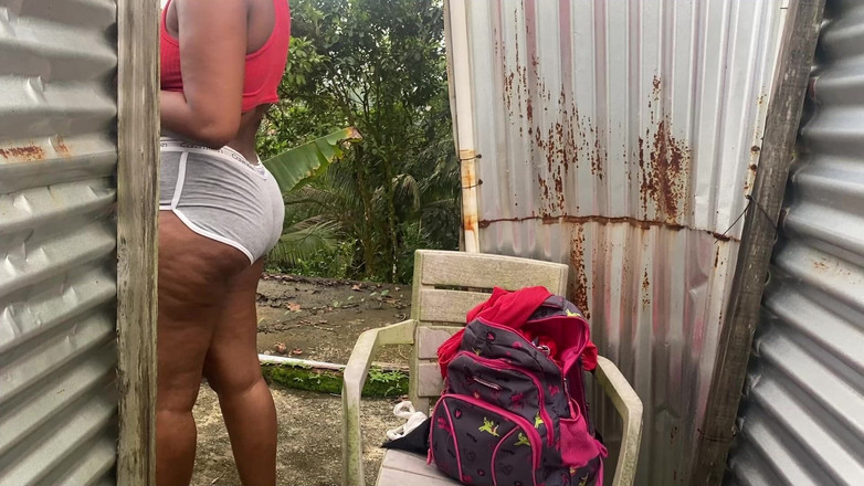 zendella usain: Beautiful Latinas in Outdoor Booth