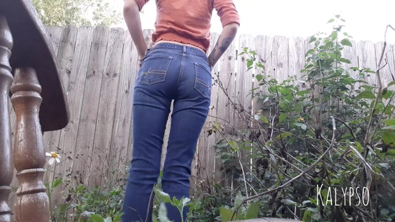 Kalypso Vixen: 私の男性の隣人が外にいる間、屋外の覗き見ショー
