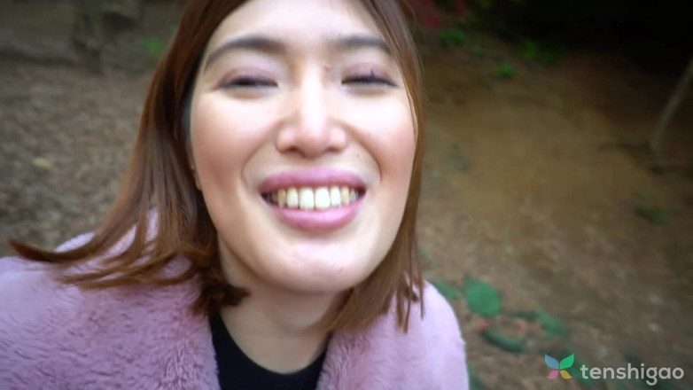 Tenshigao: 도쿄에서 온 아마추어 Miku Kanno가 호텔로 와서 알몸으로 우리를 위해 온다