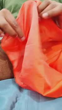 새틴 실크 핸잡 포르노 - 자지 머리에 문지르는 Satin Silky Orange Suit 85