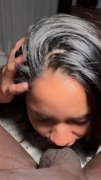 Cowok ini ngentot kontol raksasa pria kulit hitam sampai crot di dalam pantatku