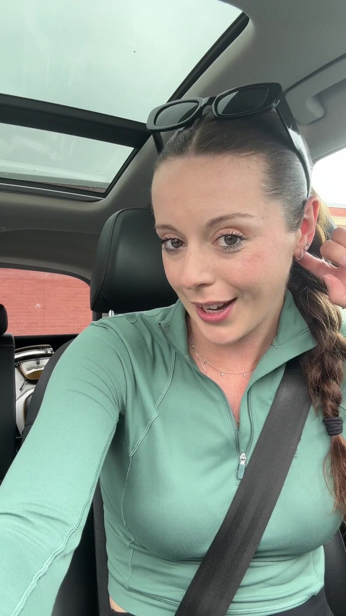 Nadia Foxx: Ejaculând în Drive Thru și vestiar! Nou-nouță Nadia Foxx - aventură luxuriantă!