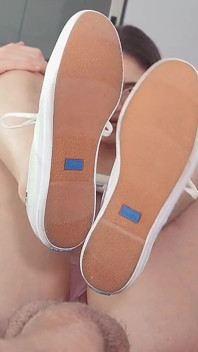 Shoejob, baskets, fétiche, Supergas Keds, pipe, éjaculation sur les dessous de pieds