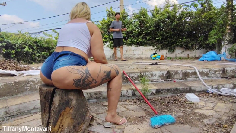 Tiffany Montavani: Stepmom Her Pool Her Trapped Puts Two Hands in Her...