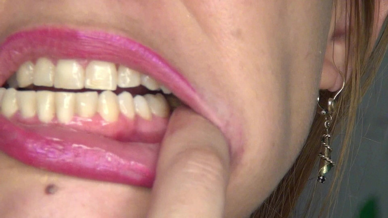 Angel eyes studio: Bermain Dengan Uvula, Lidah Dan Mulut Saya Di Hadapan Cermin