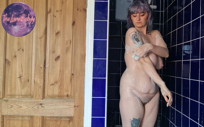 TheLunaBabyy: Смотри, как я душ, брейся и мое волосы