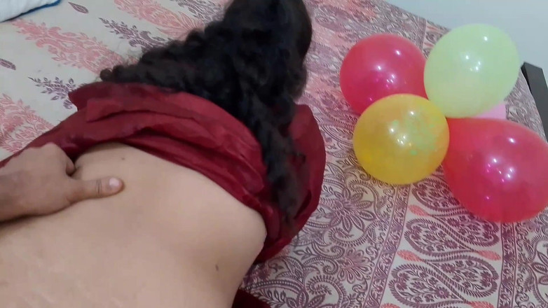 QueenbeautyQB: 印度嫂子在她生日当天同意做爱 - 印地语音频