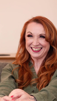 Interviu cu milf roșcată britanică Lily Kink