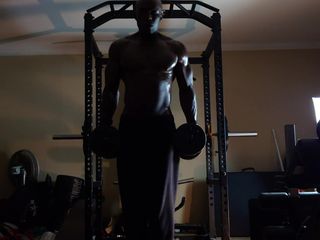 Hallelujah Johnson: 阻力训练锻炼