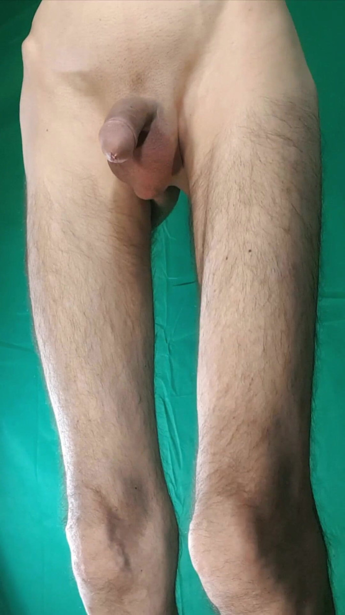 HeIsSooThin: 睡衣裸体