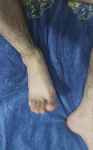 The girls' cave of fear: 把奶油倒在我的脚上 1