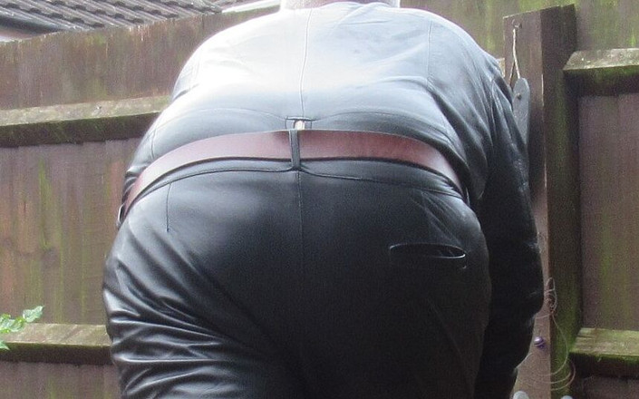 Leatherman63: Více žhavé kůže