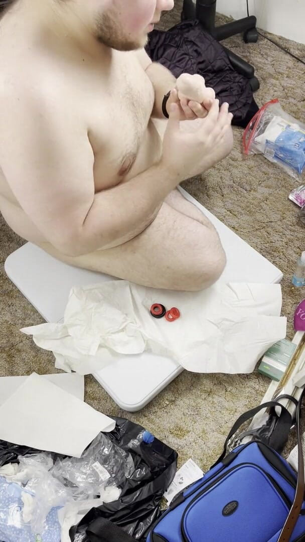 Chubbybidude: Molliger bi-typ reitet dildo