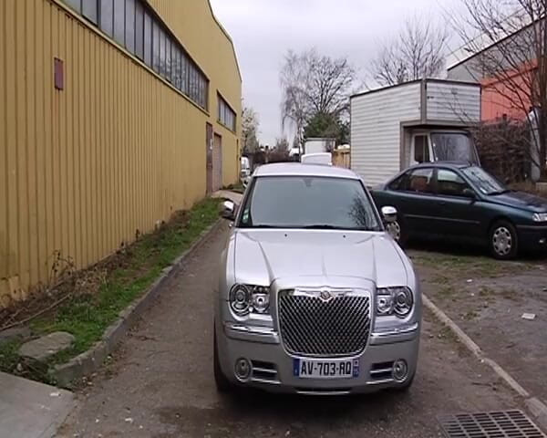 Videos Francaises: Ošklivá brunetka francouzská manželka saje ptáka v zadní kanceláři