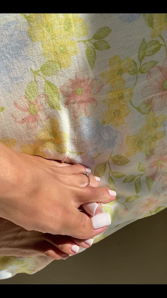 KiffaFeet: Ich muss dir meine perfekten französischen Zehennägel zeigen, so nahaufnahme,...