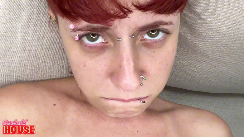 CuckoldHouse: Bărbat cu o pulă mare futând o fată foarte obraznică...