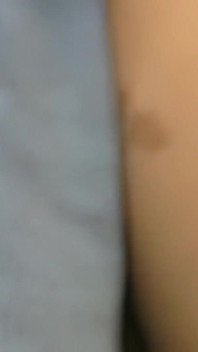 Prsatá brunetka MILF jezdí tvrdě po hlubokém prstění