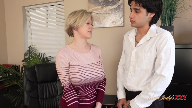 Aunt Judy's XXX: AuntJudysXXX - 게으른 인턴과 섹스하는 거유 보스 레이디 디 윌리엄스