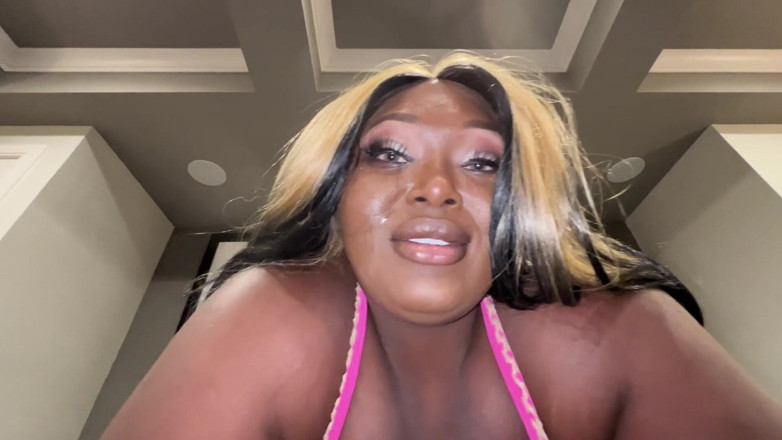 BUSSITDOWNXXX: Una bbw ebano arrapata si fa scopare le natiche