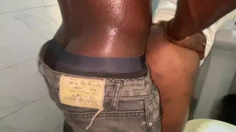 Fap zone: Seks hardcore di kamar mandi erotis