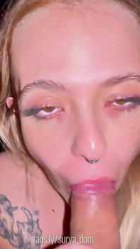 我帮助一个热辣的金发女郎忘记了她的前任