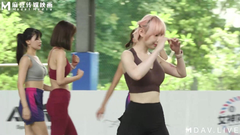 ModelMedia Asia: Mtvsq2-ep1 เทศกาลกีฬาเทพธิดา / ภาค 1 / เปิดฉากเต็มที่! ผู้เข้าแข่งขันมาถึงแล้ว!