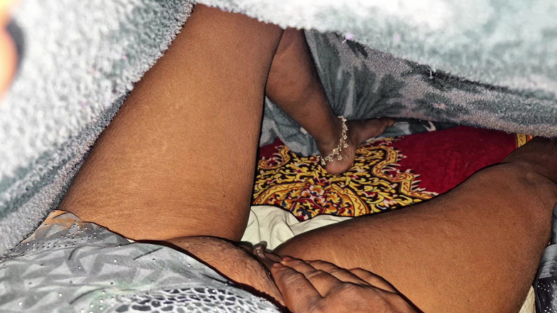 DesiBurChudai: Pussy Rubbing of Sexy House Wife Indian Desi Sexy Bhabhi