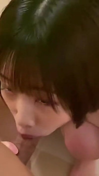 アフターケアコントロール。夫に訓練された妻は、その瞬間が終わった後も奉仕を続けます