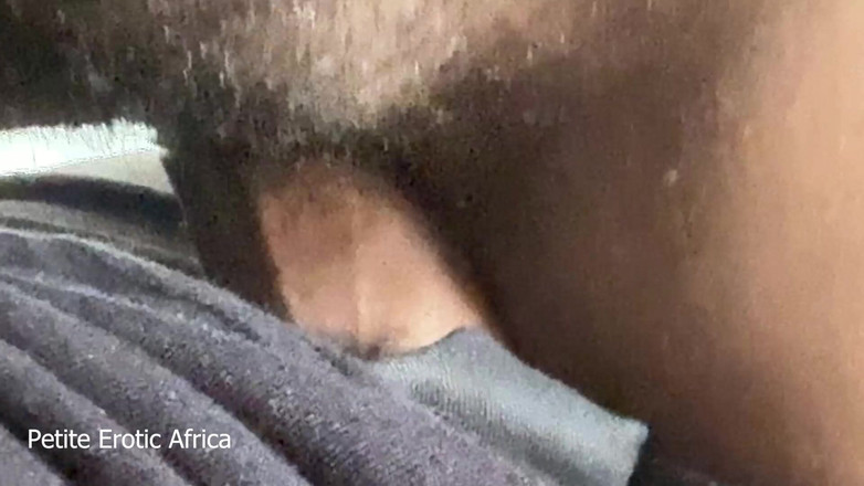 Petite Erotic Africa: Teen da đen châu Phi cố gắng theo phong cách Amazon