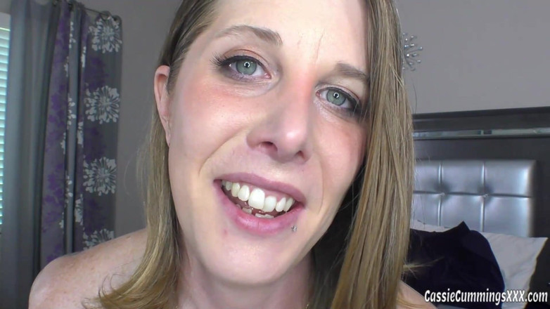 Cassie Cummings: Cassie의 아름다운 미소와 입 투어