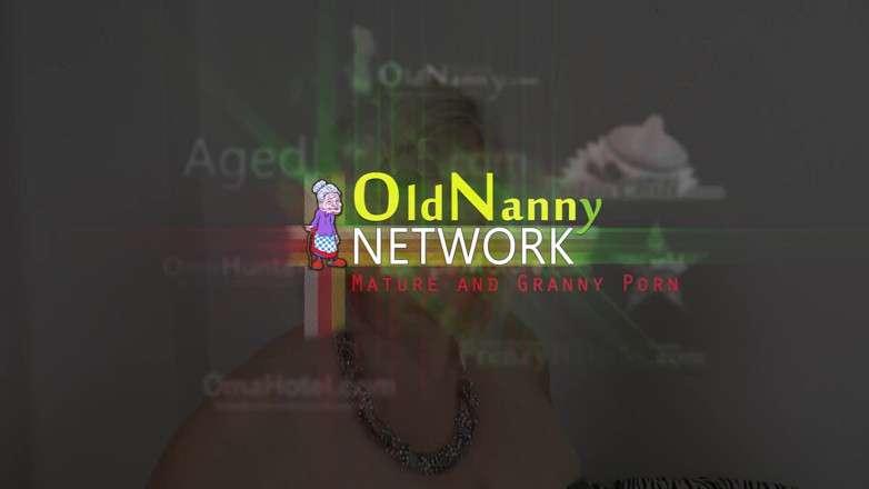 Old Nanny: Två gamla brittiska bit tit lesbiska lacey starr och älskling