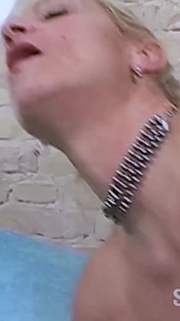 Ältere blondine liebt jungen schwanz im arsch