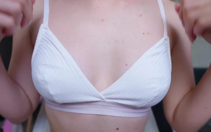 Tori Diamond: Small Tits and Nipples Play
